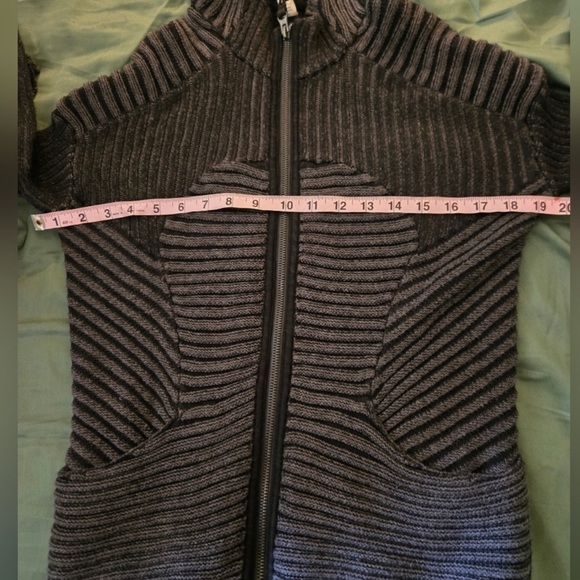 Lululemon athletica Black & Grey Ribbed Women's Hooded Full-Zip Sweater - Picture 11 of 15